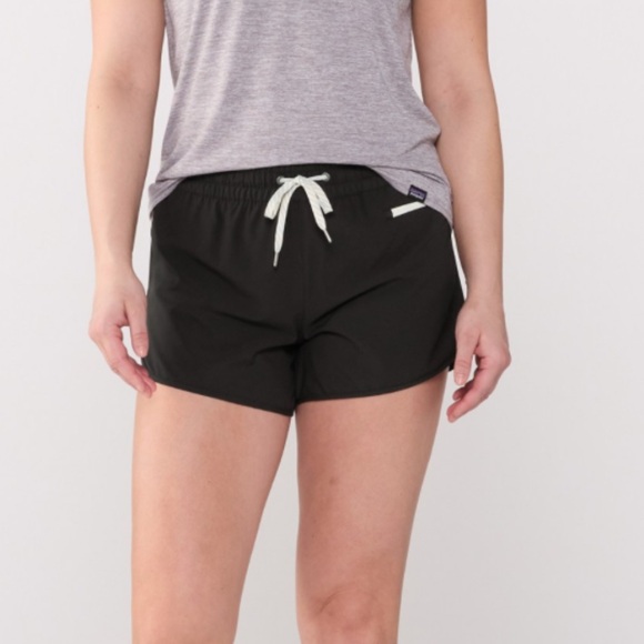 VUORI Clementine Shorts 2.5” Inseam in Black Size Large - Picture 1 of 8